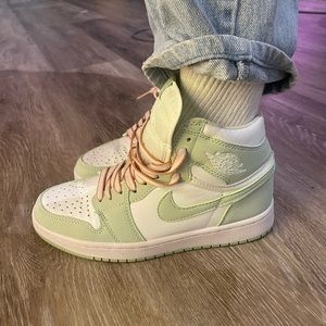 nike air jordan 1 mid - seafoam green
